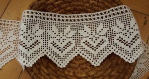 Широкая ажурная кайма крючком