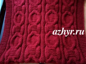 Красный снуд спицами с узором косы (2)