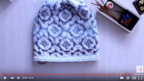 Шапка с жаккардовым узором спицами